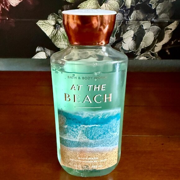 NEW AT THE BEACH Body Wash Full Size 10oz Bath & Body Works - Picture 1 of 2